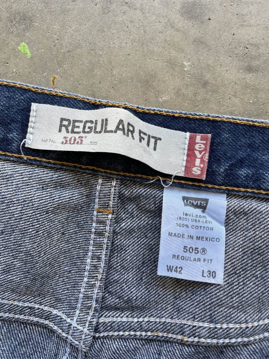 Y2K 2004 Levi's 505 Men’s Dark Blue Denim Jeans 40x29 Regular Fit Straight Leg