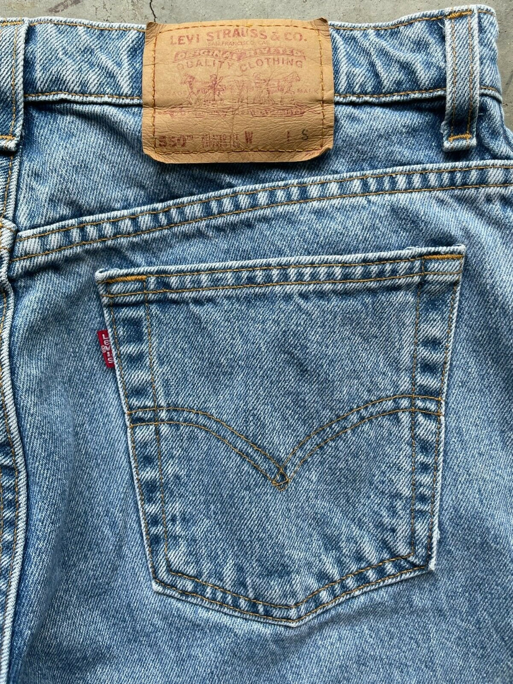 Vintage Levi 550 90s 33x28 Relaxed Tapered USA Made Blue Jeans