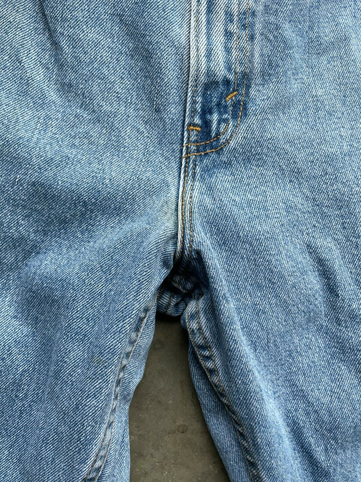 Vintage Levi 550 90s 33x28 Relaxed Tapered USA Made Blue Jeans