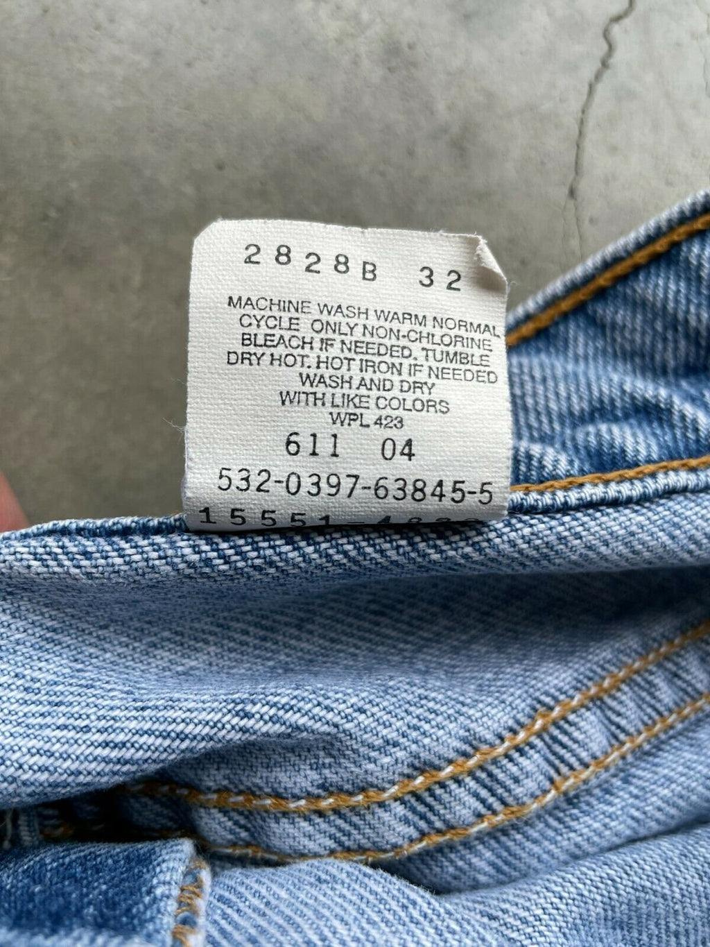 Vintage Levi 550 90s 33x28 Relaxed Tapered USA Made Blue Jeans