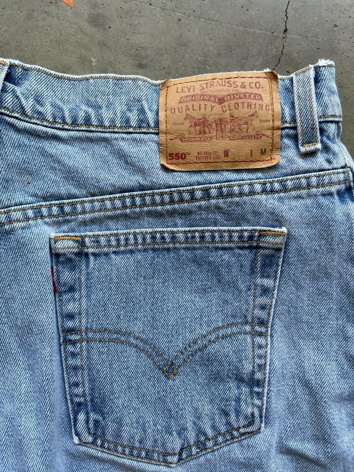 Vintage Levi 550 90s 37x28 Womens 18W Relaxed Tapered USA Made Blue Jeans