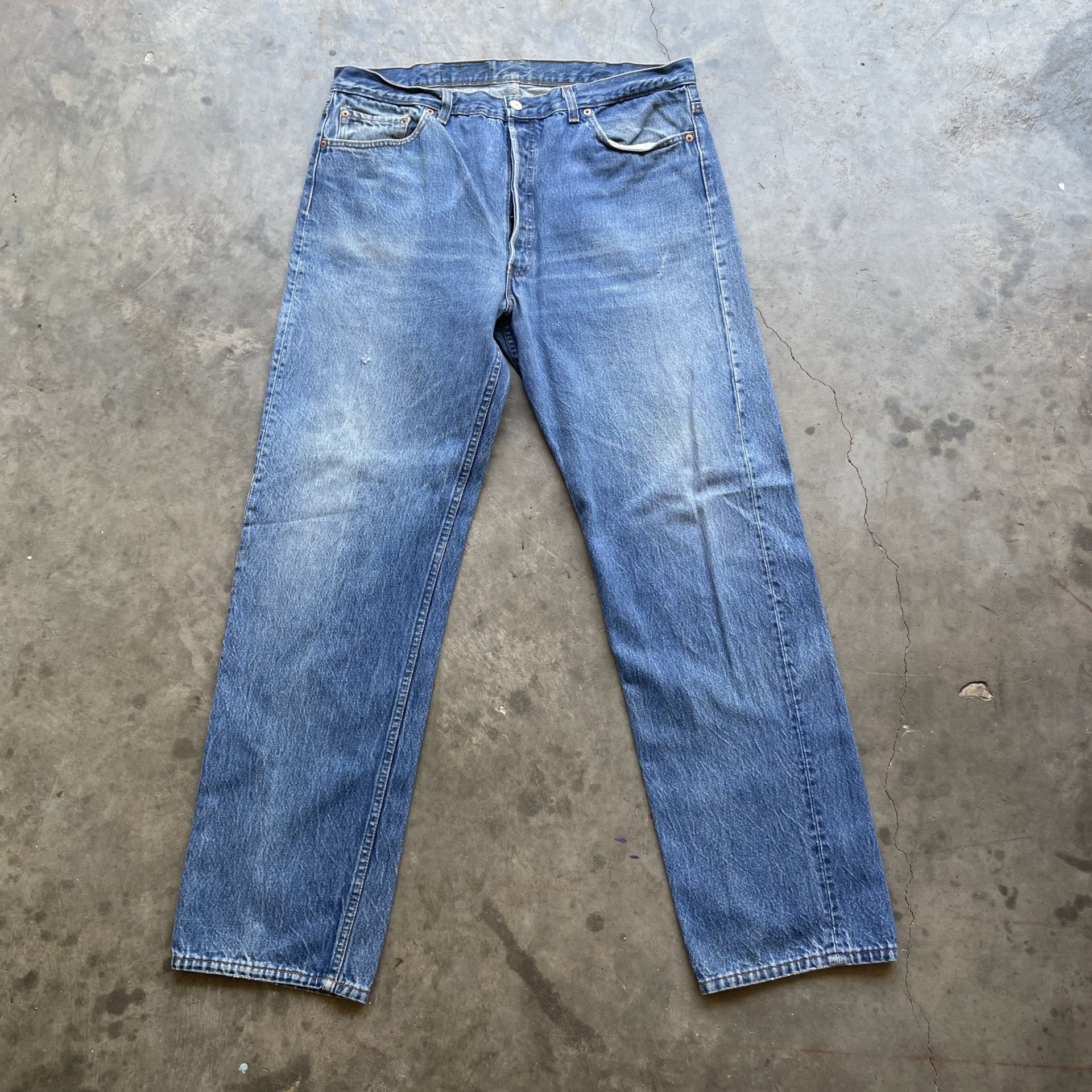 Vintage Levi 501 made in usa 90s blue denim jeans medium wash 40x34 37x32