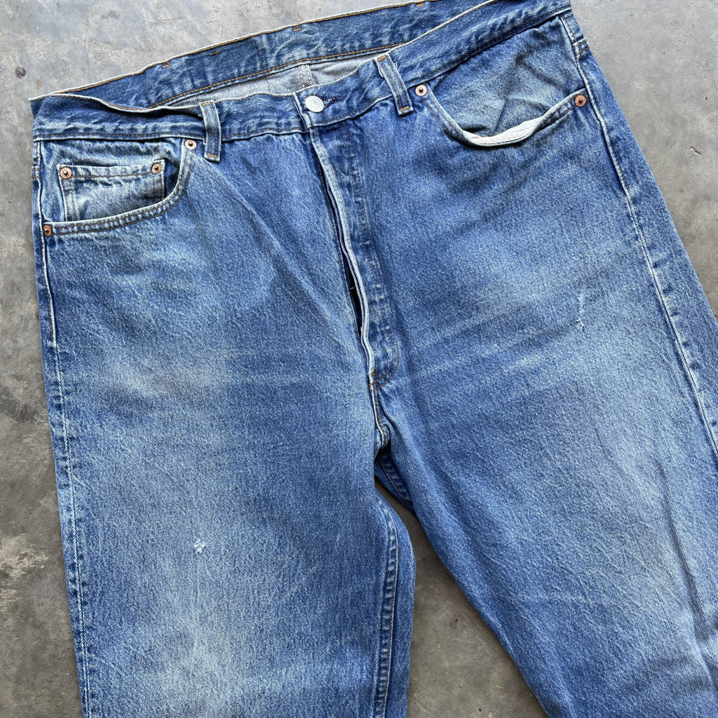 Vintage Levi 501 made in usa 90s blue denim jeans medium wash 40x34 37x32