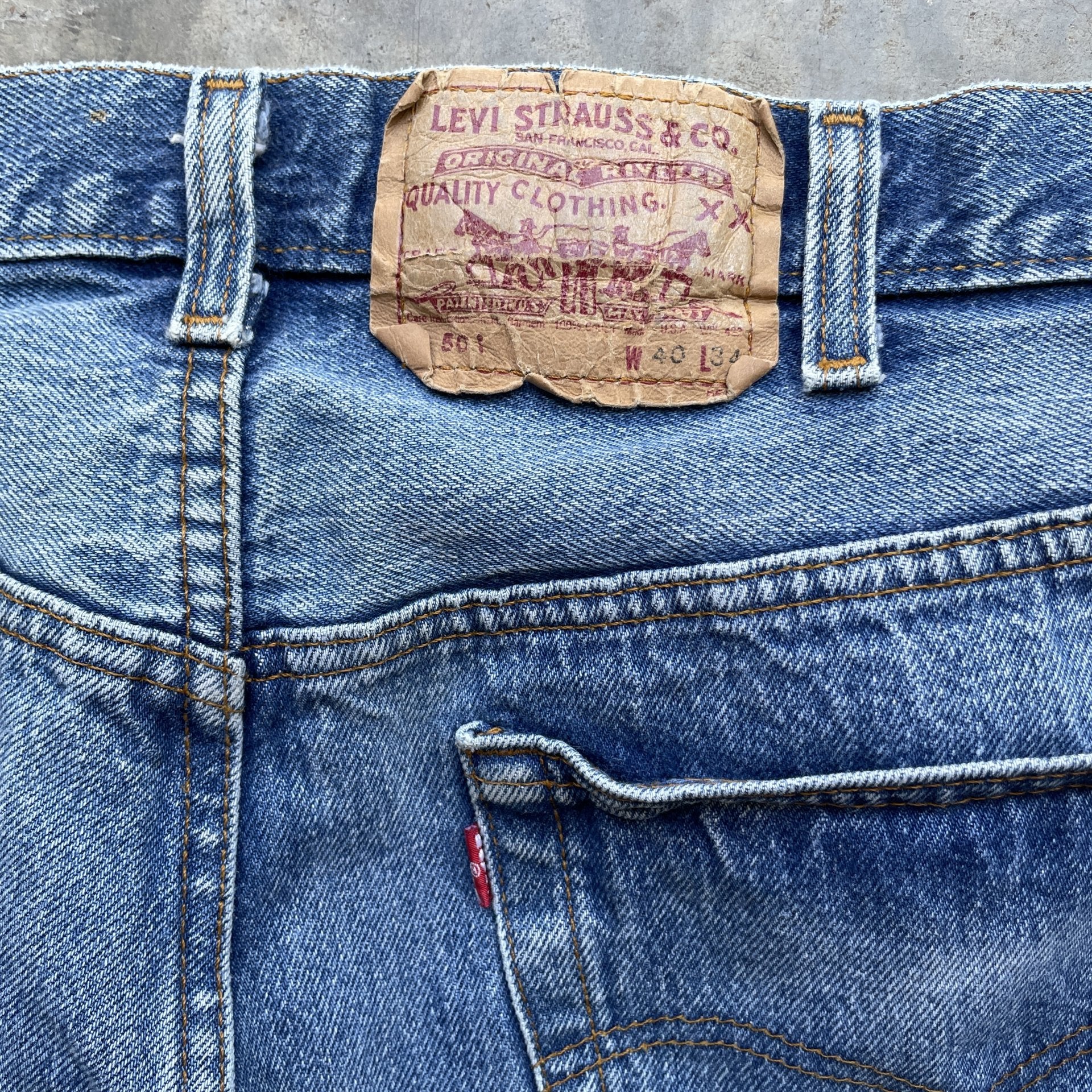Vintage Levi 501 made in usa 90s blue denim jeans medium wash 40x34 37x32
