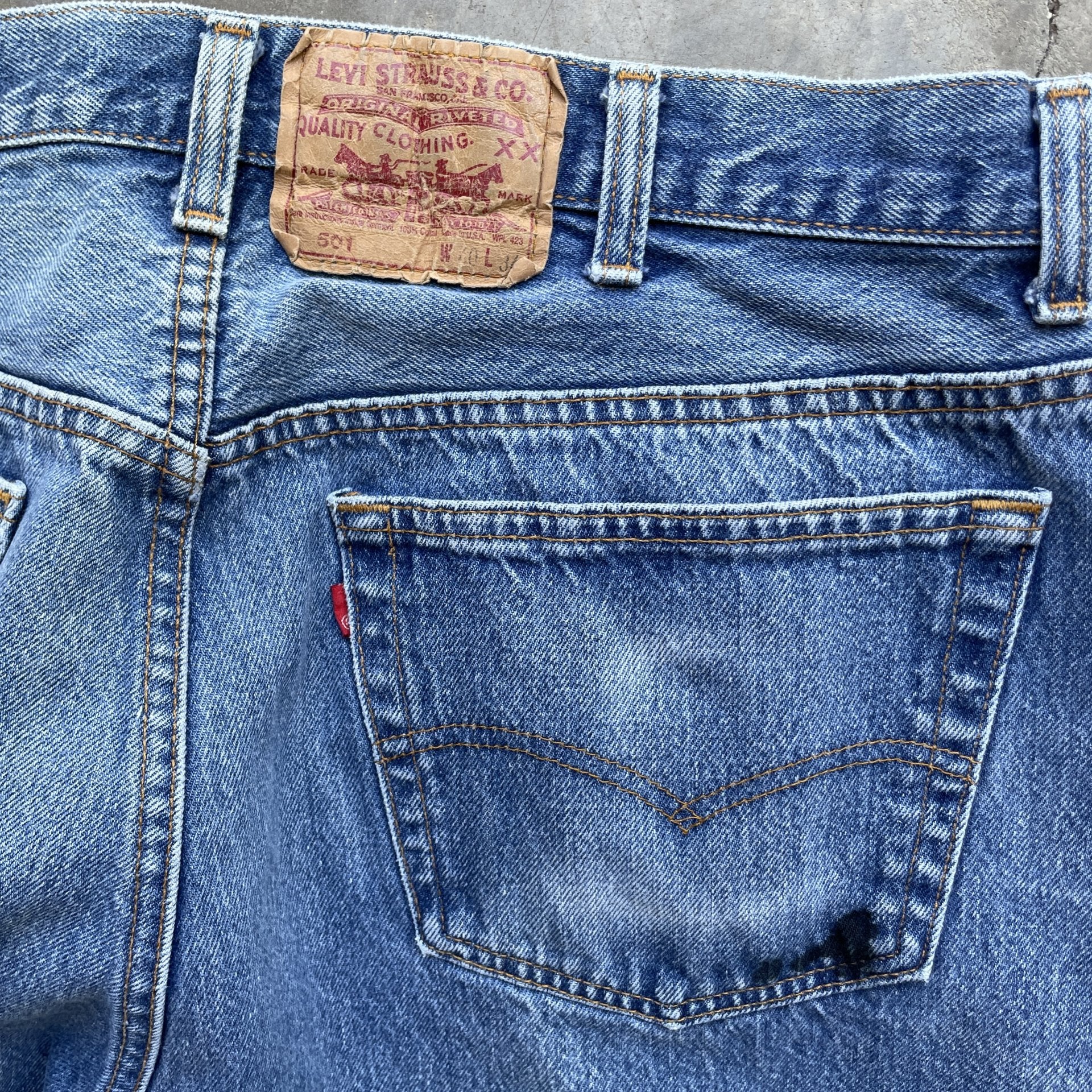 Vintage Levi 501 made in usa 90s blue denim jeans medium wash 40x34 37x32