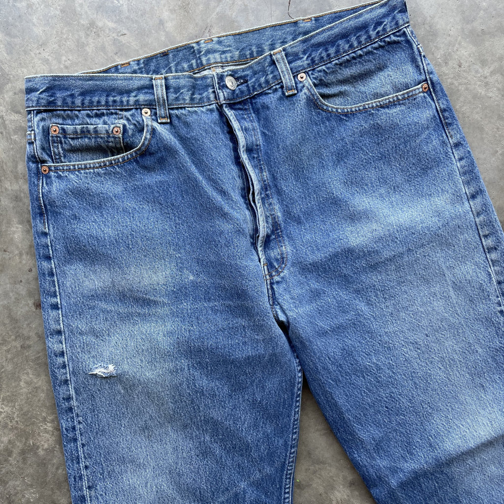Vintage Levi 501 made in usa 90s blue denim jeans medium wash 40x34 37x32