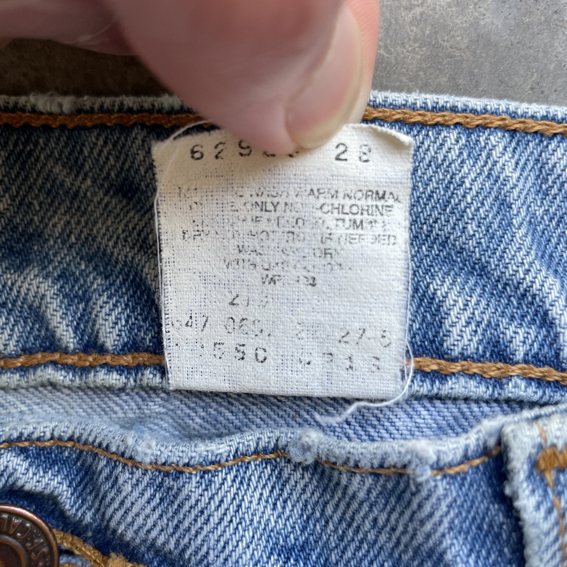 Vintage Levi Orange Tab 550 90s blue denim jeans light wash 38x34 36x32