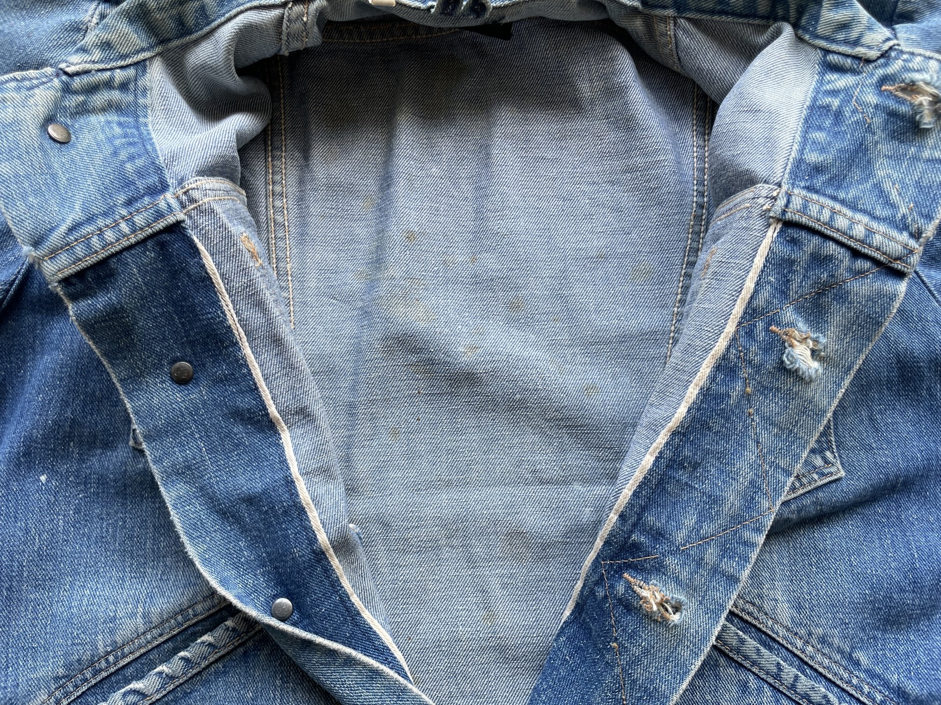 Vintage Wrangler selvedge denim jacket faded distressed light wash 42