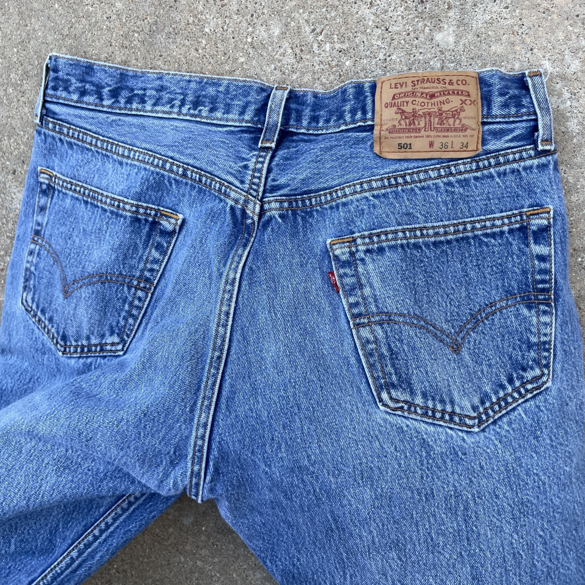 Vintage Levi 501 0115 made in usa 33x30 denim jeans medium blue faded 90s