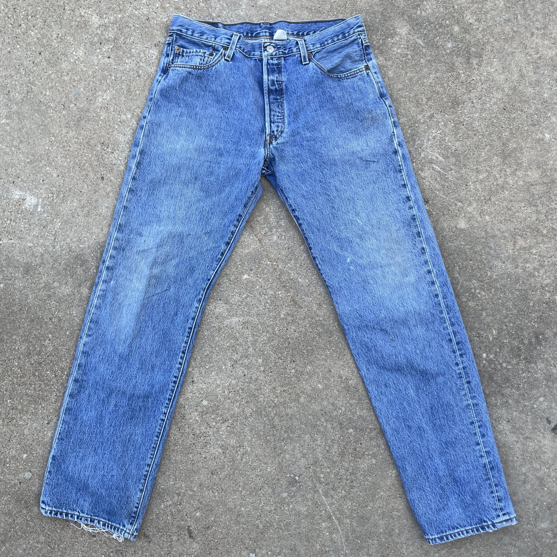 Vintage Levi 501 33x32 denim jeans medium blue faded