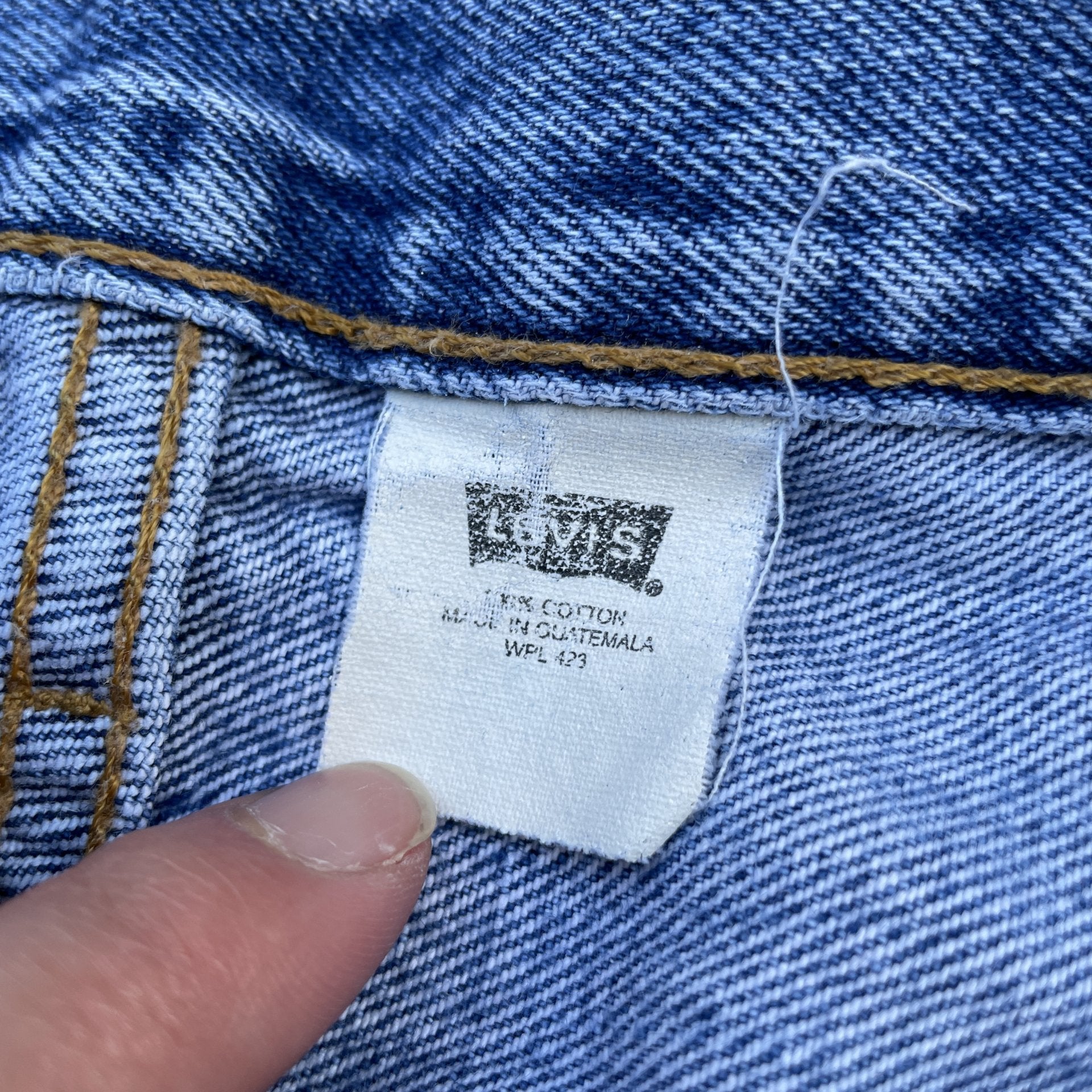 Vintage Levi 501 33x32 denim jeans medium blue faded