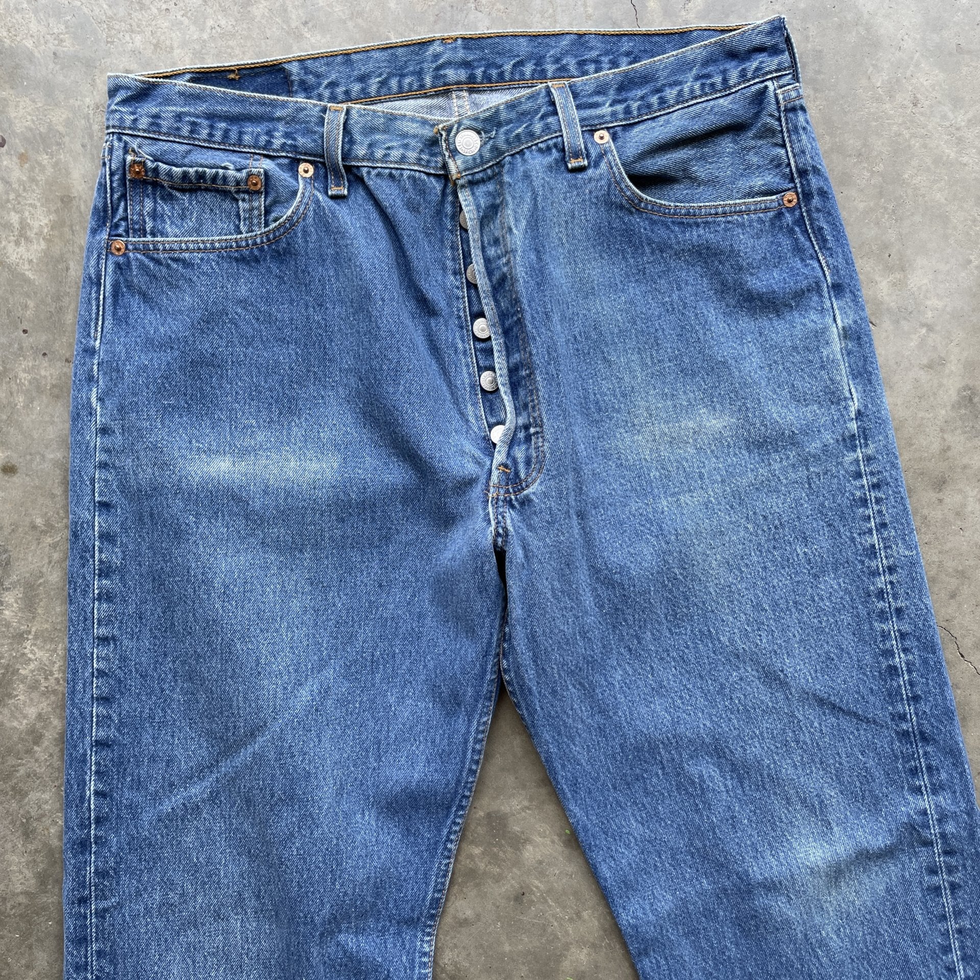Vintage Levi 90s 501 blue denim jeans medium 38x34 35x33