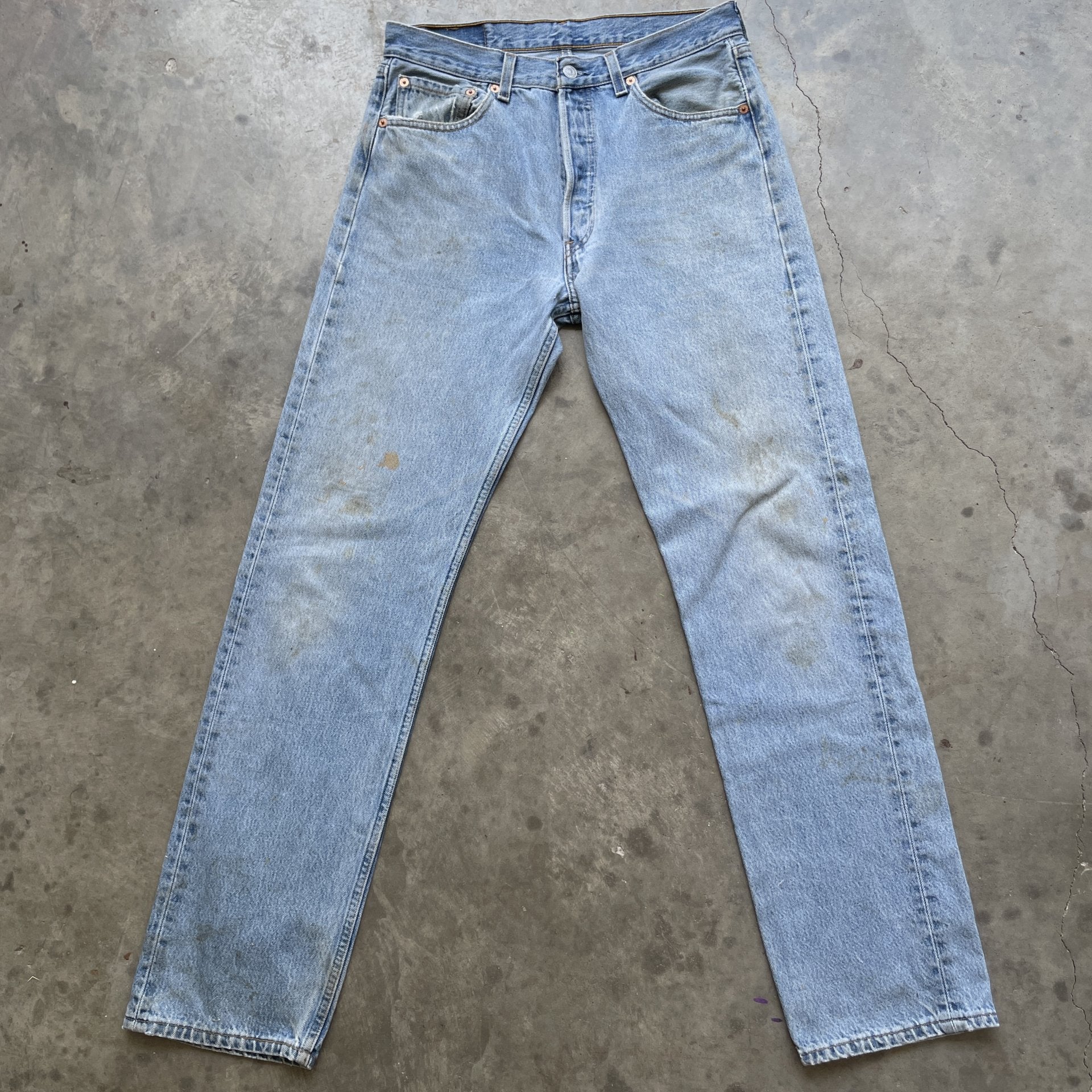 Vintage Levi 501 light wash blue denim jeans 33x34 fit 31x32.5 painter workwear