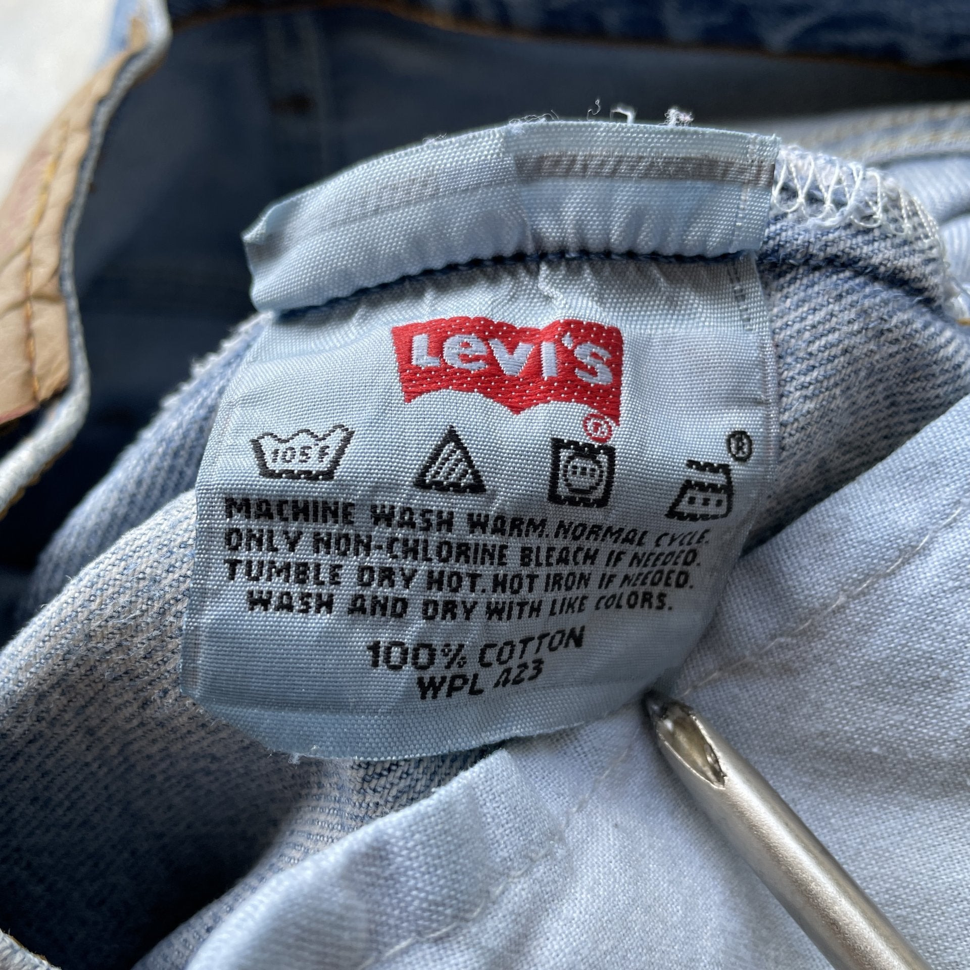 Vintage Levi 501 light wash blue denim jeans 33x34 fit 31x32.5 painter workwear