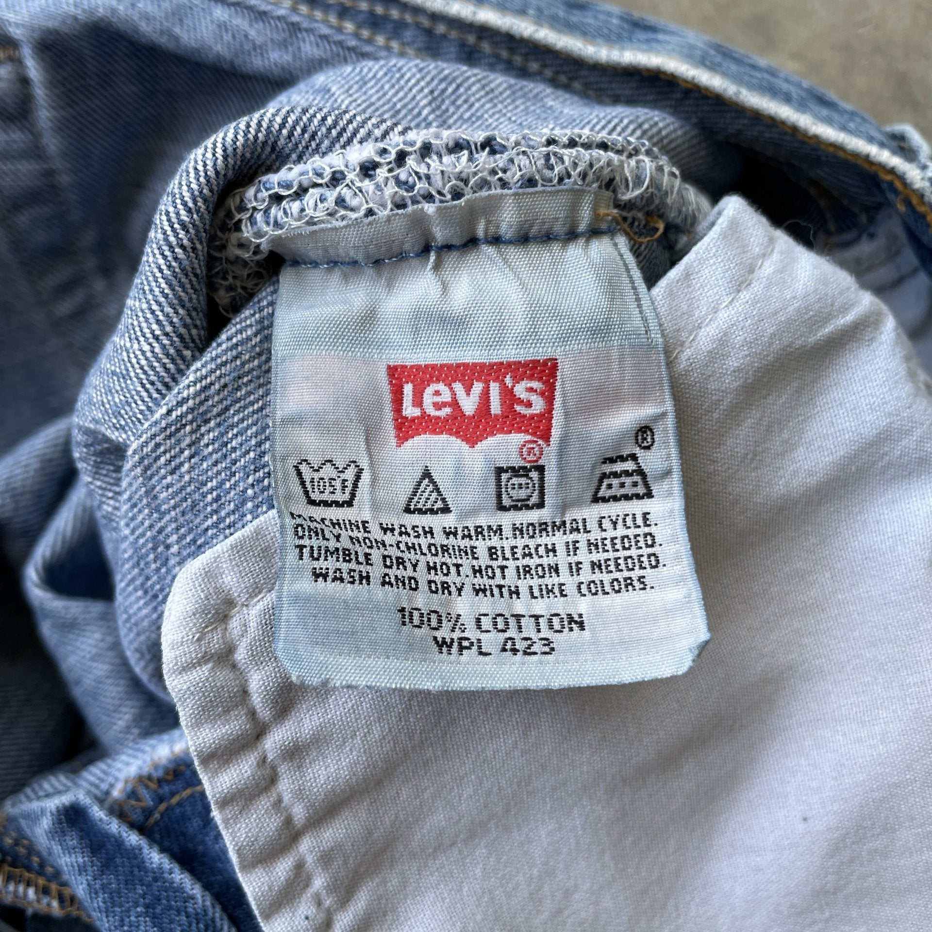 Vintage Levi 501 medium wash blue denim jeans 34x32 fit 32x30