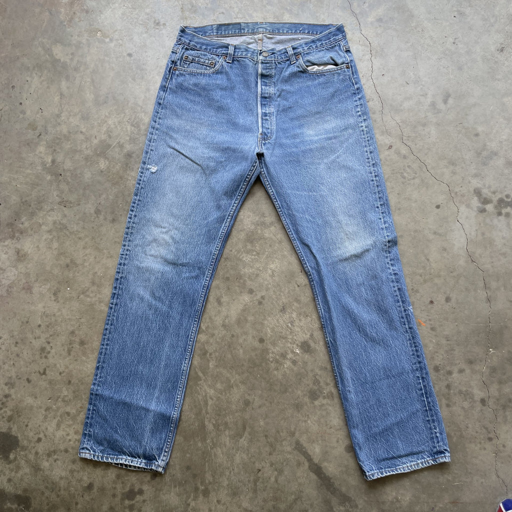 Vintage 80s Levi 501 medium wash blue denim jeans 38x34 fit 36x33