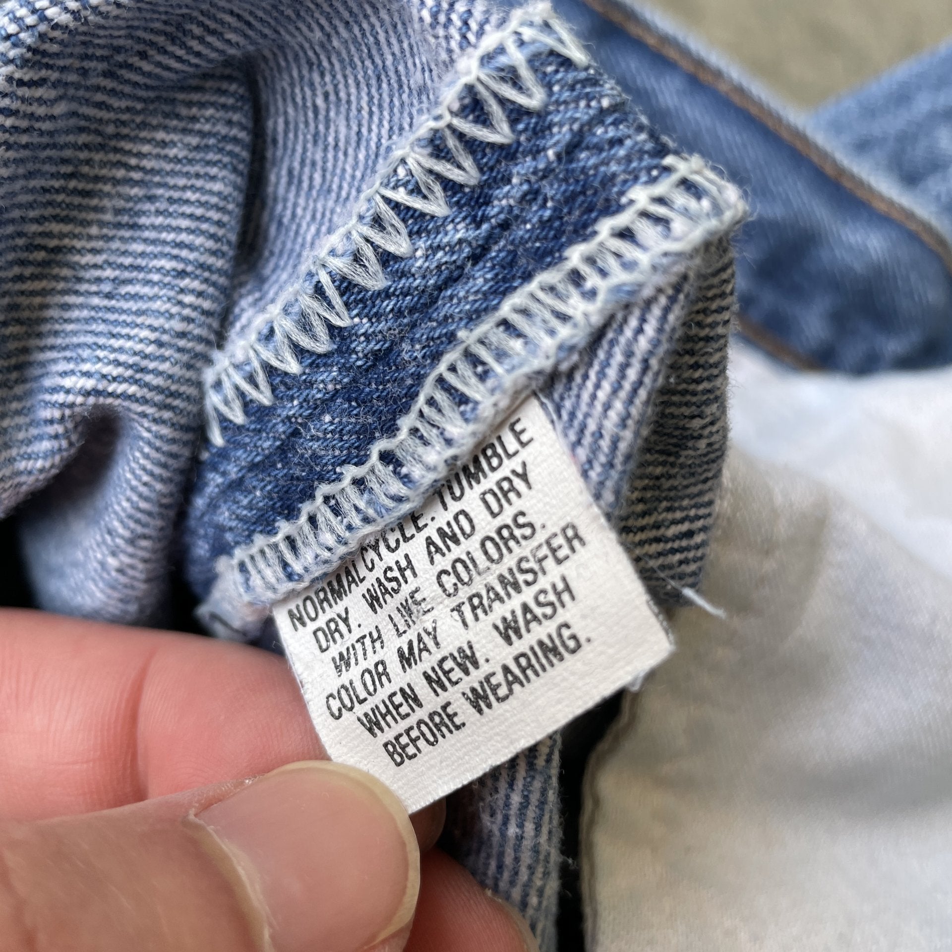 Vintage 80s Levi 501 medium wash blue denim jeans 38x34 fit 36x33