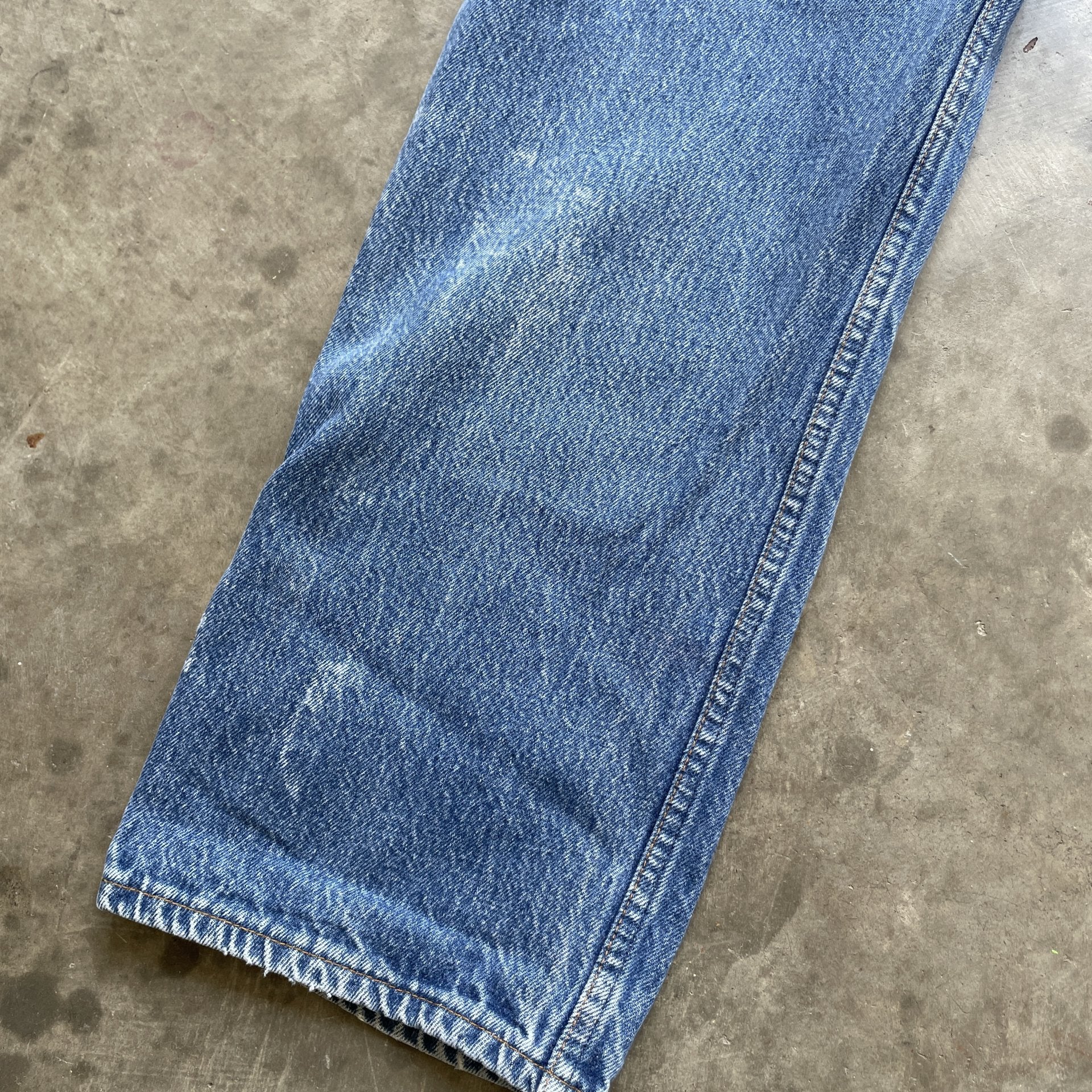 Vintage 80s Levi 501 medium wash blue denim jeans 38x34 fit 36x33