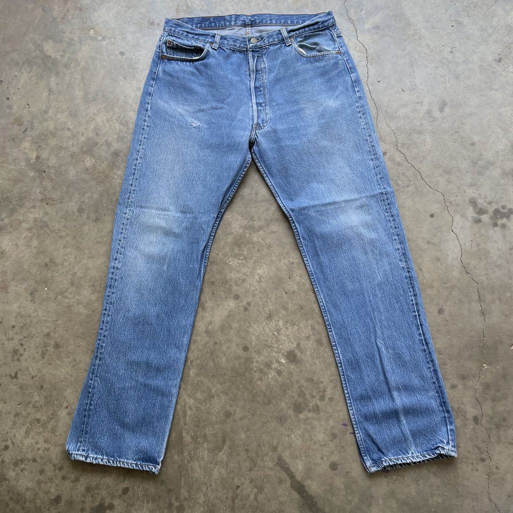 Vintage 80s Levi 501 medium wash blue denim jeans 38x34 fit 35x32