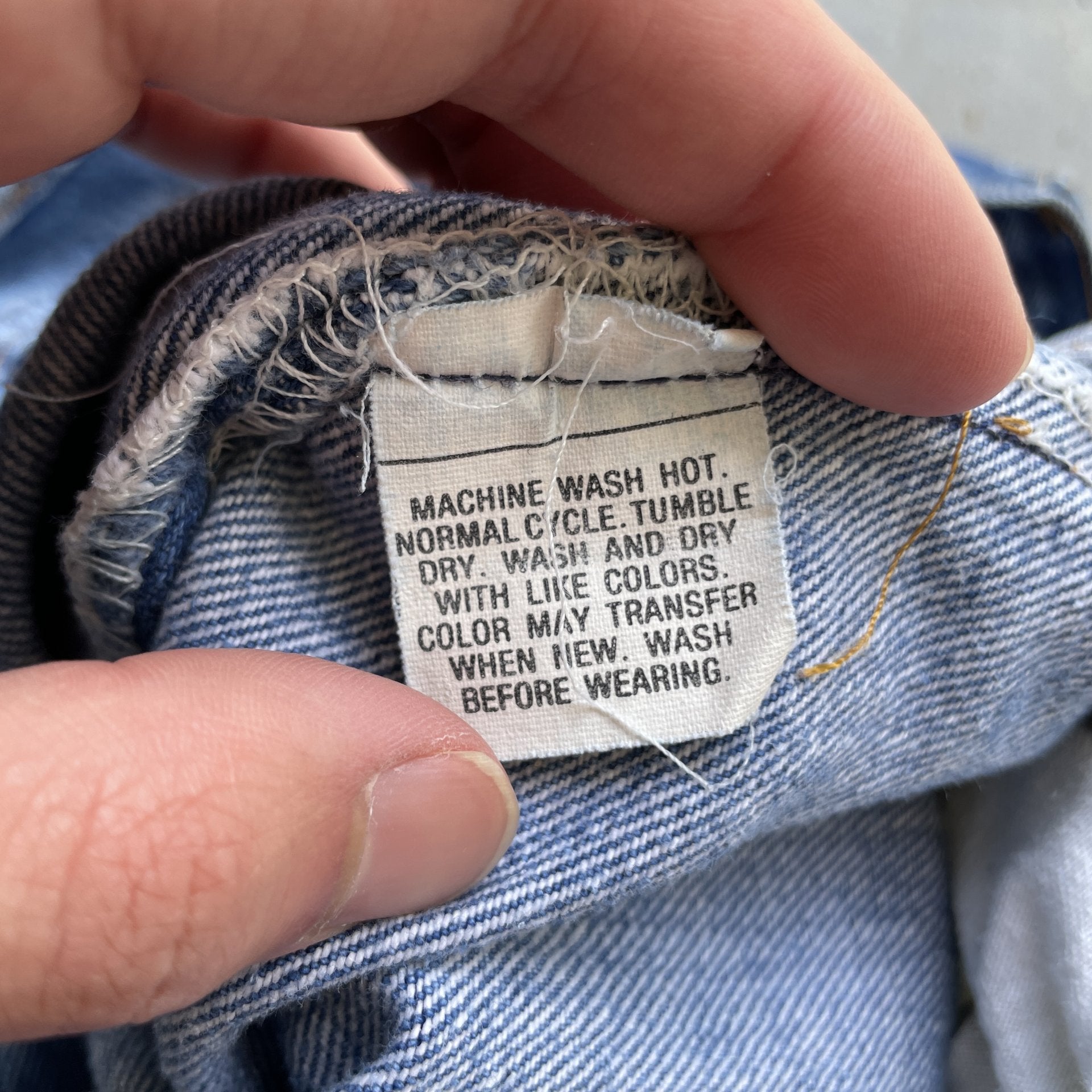 Vintage 80s Levi 501 medium wash blue denim jeans 38x34 fit 35x32
