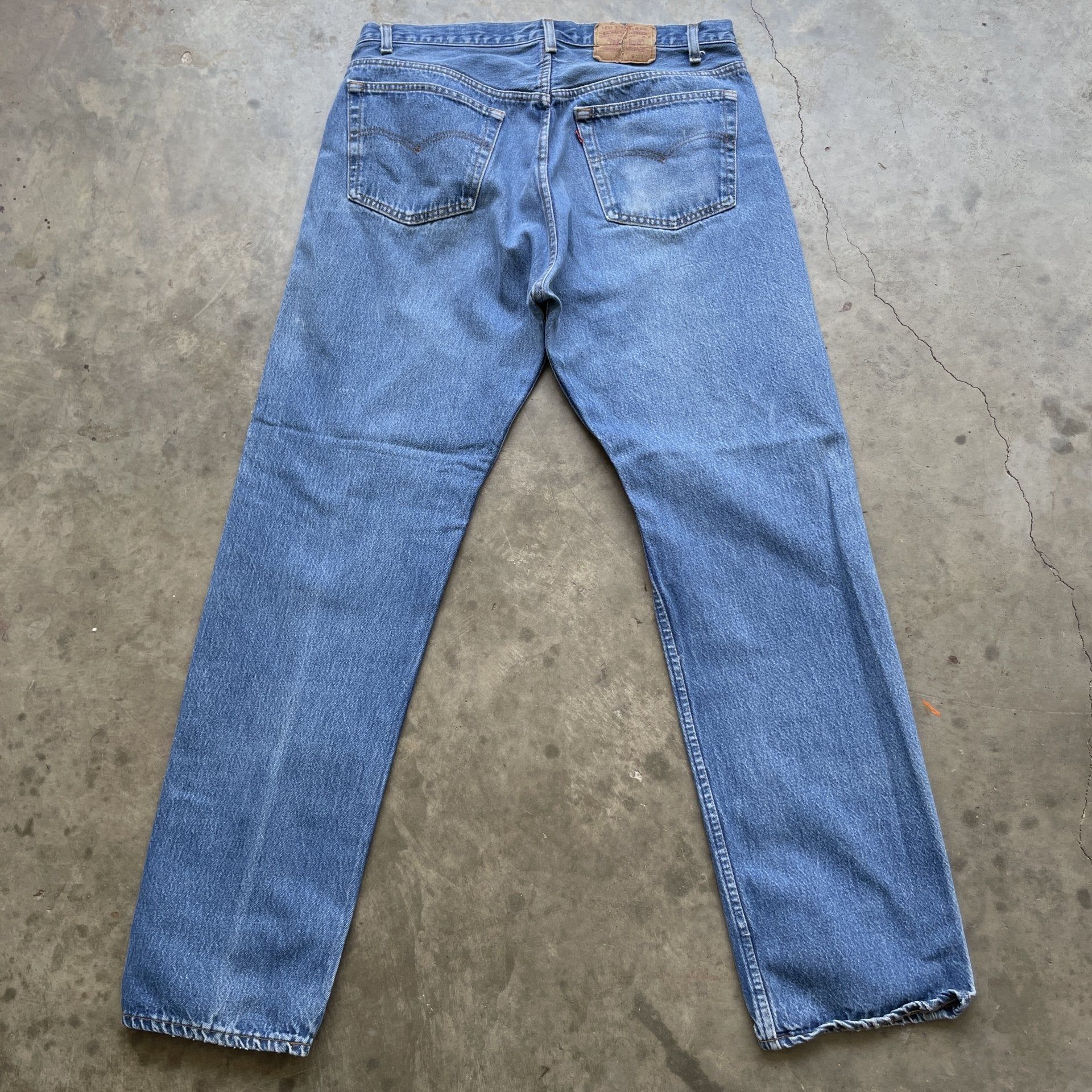 Vintage 80s Levi 501 medium wash blue denim jeans 38x34 fit 35x32