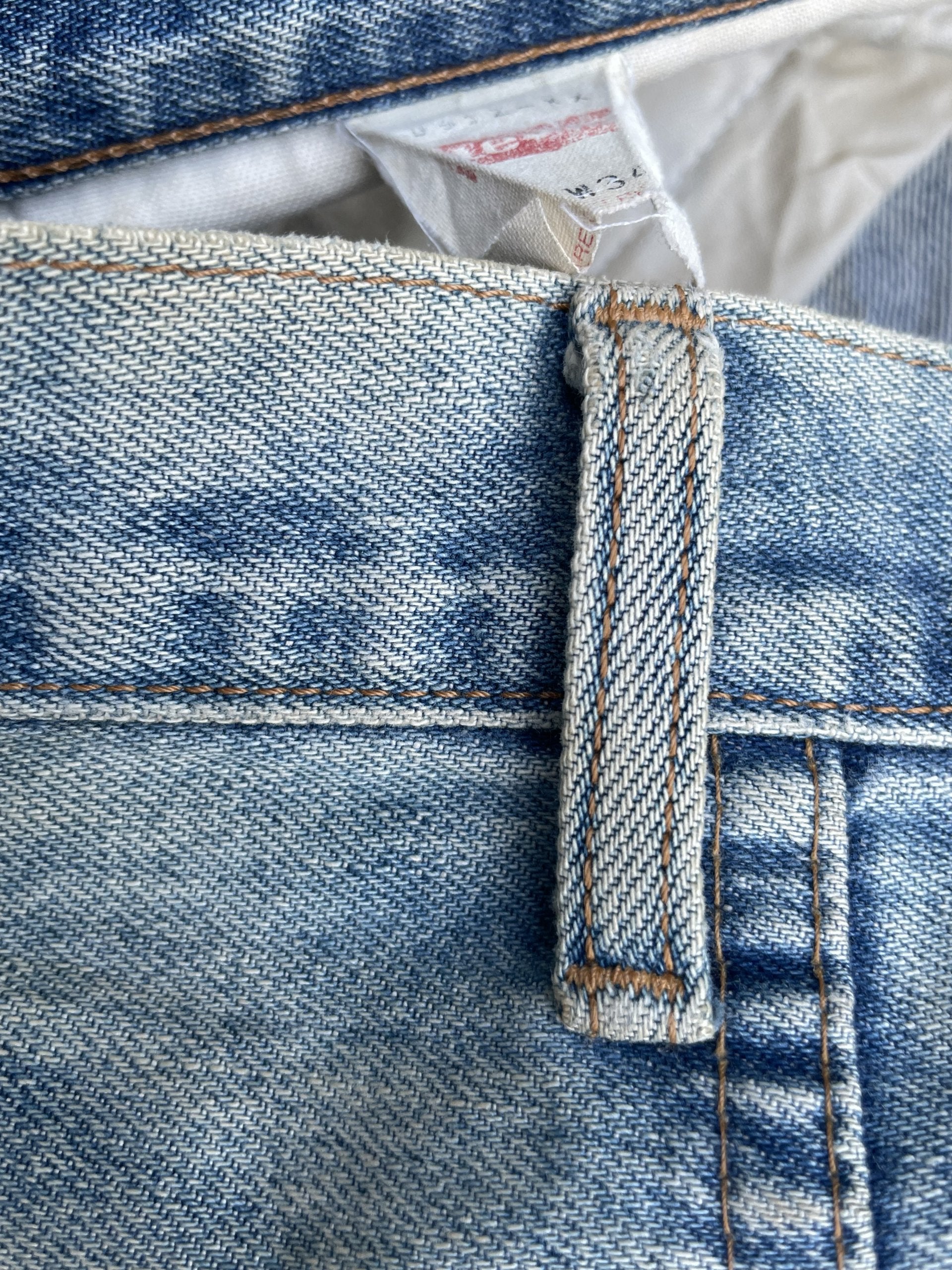 Vintage 1995 Levis 551Z E Distresed & Painted