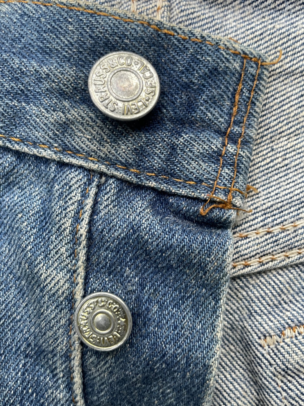 Vintage 1983 Levis 501 e Usa faded distresed