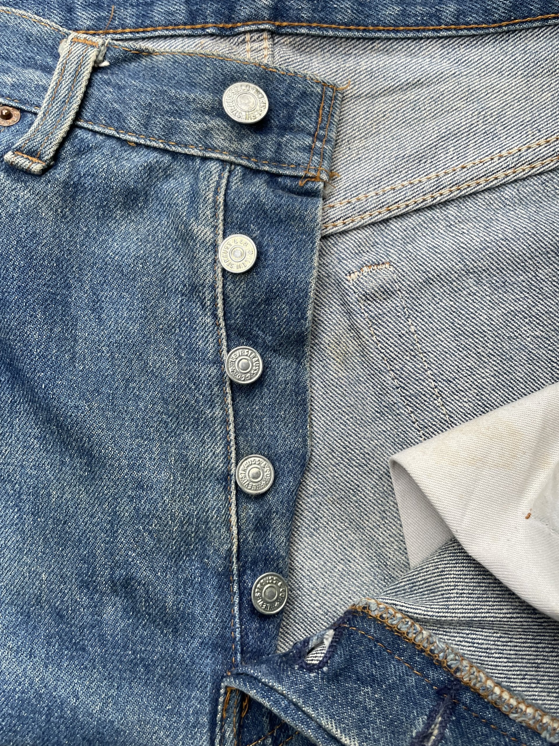 Vintage 1983 Levis 501 e Usa faded distresed