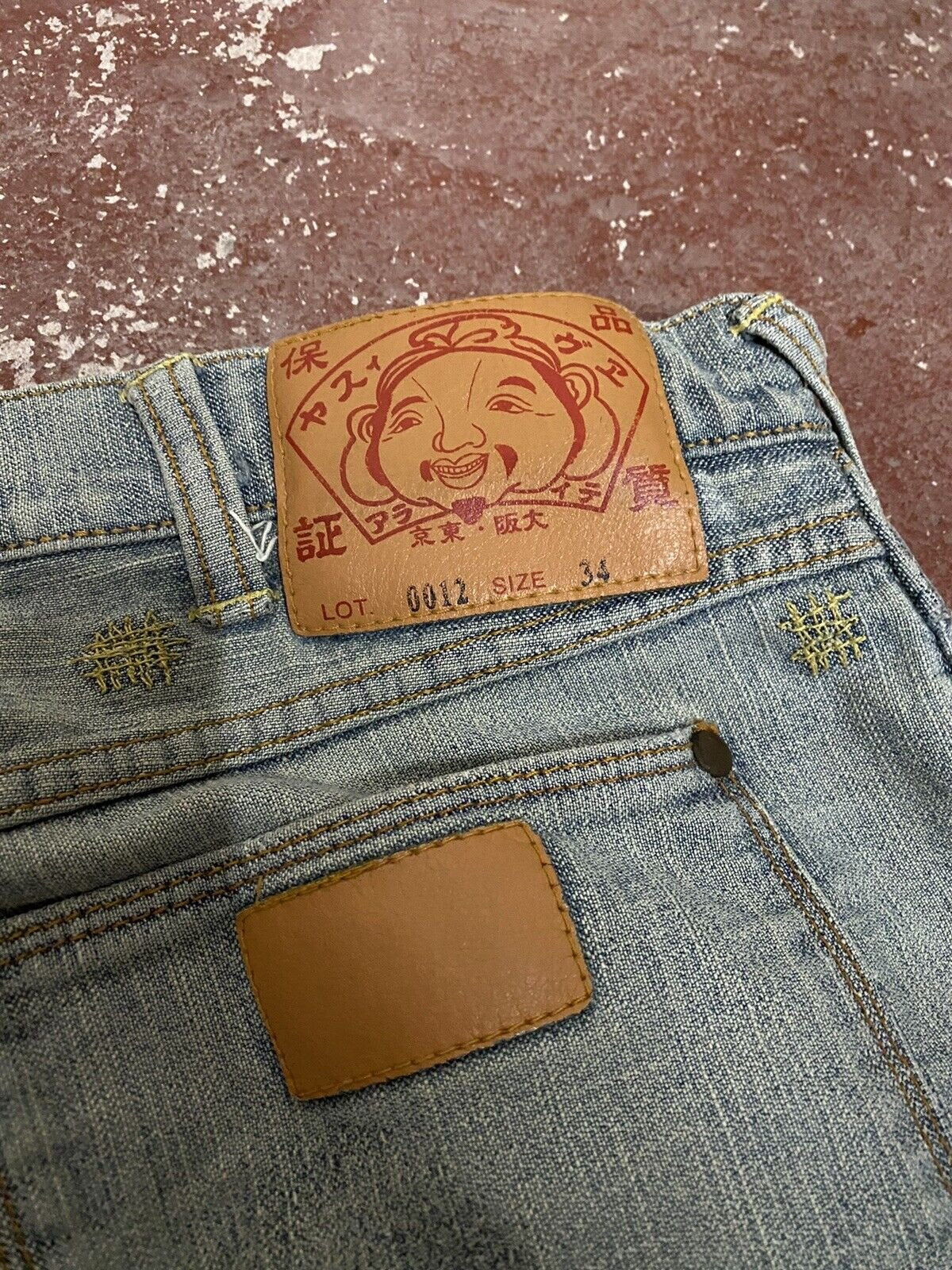 Evisu Destroyed Denim Straight Leg Jeans W34 L31 - Yellow Wing Detail