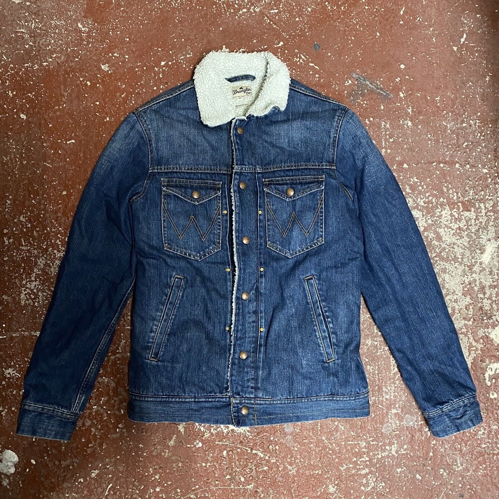 WRANGLER Medium Blue Sherpa Denim Jacket Jean Trucker Borg Fleece VGC