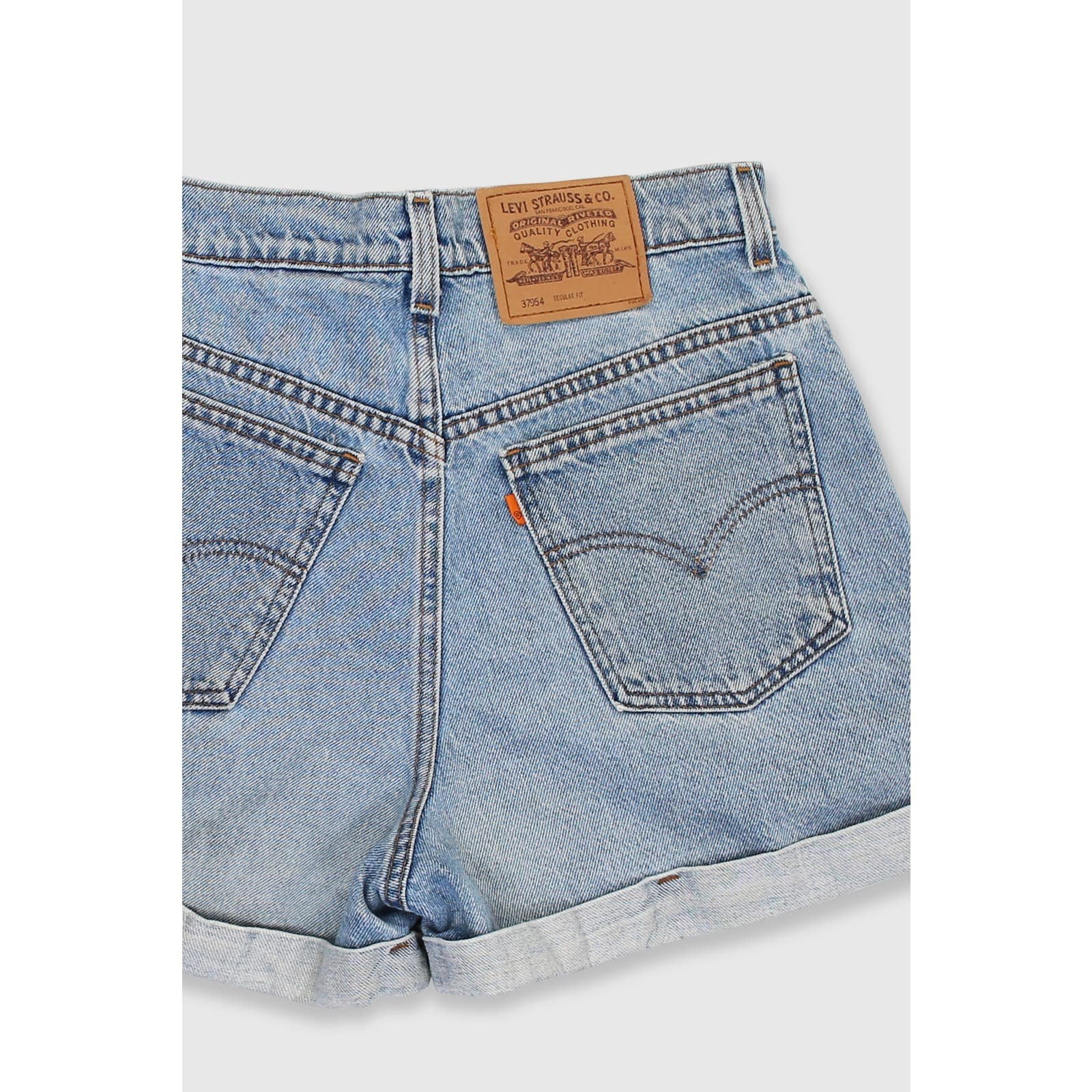 VINTAGE 90S LEVI’S MEDIUM WASH CUFFED SHORTS