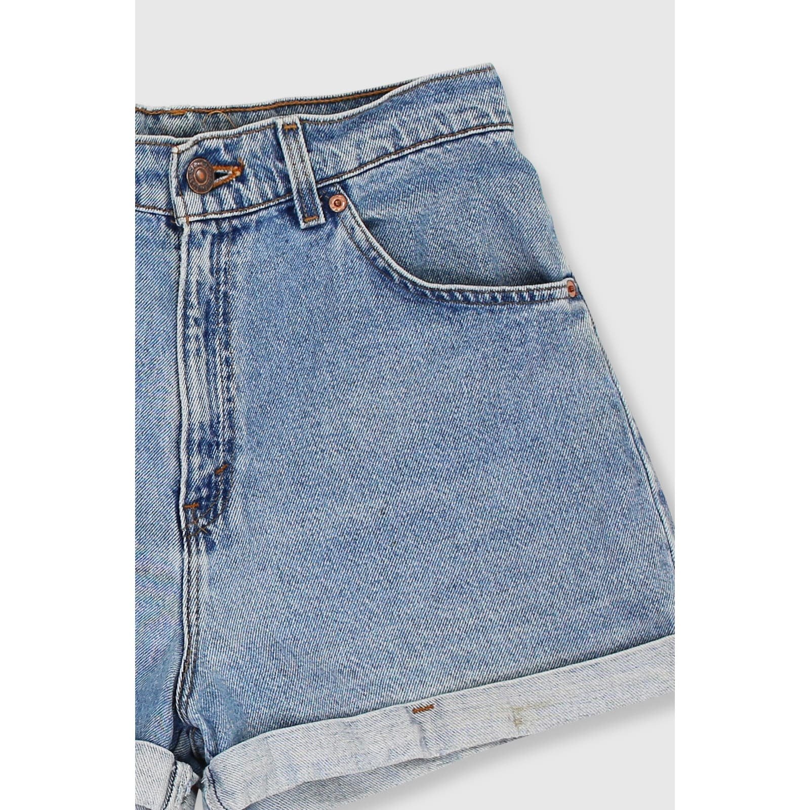 VINTAGE 90S LEVI’S MEDIUM WASH CUFFED SHORTS