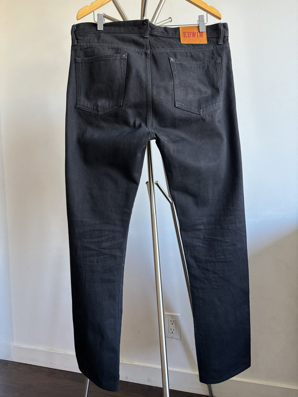 EDWIN - AKITA STRAIGHT - BLACK WET RAINBOW SELVEDGE - 33/34
